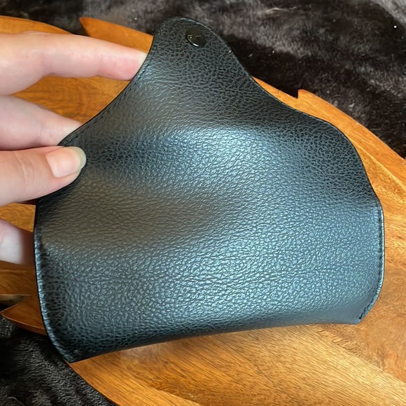 Black Leather Ray-Ban Glasses Case - Picture 5 of 5